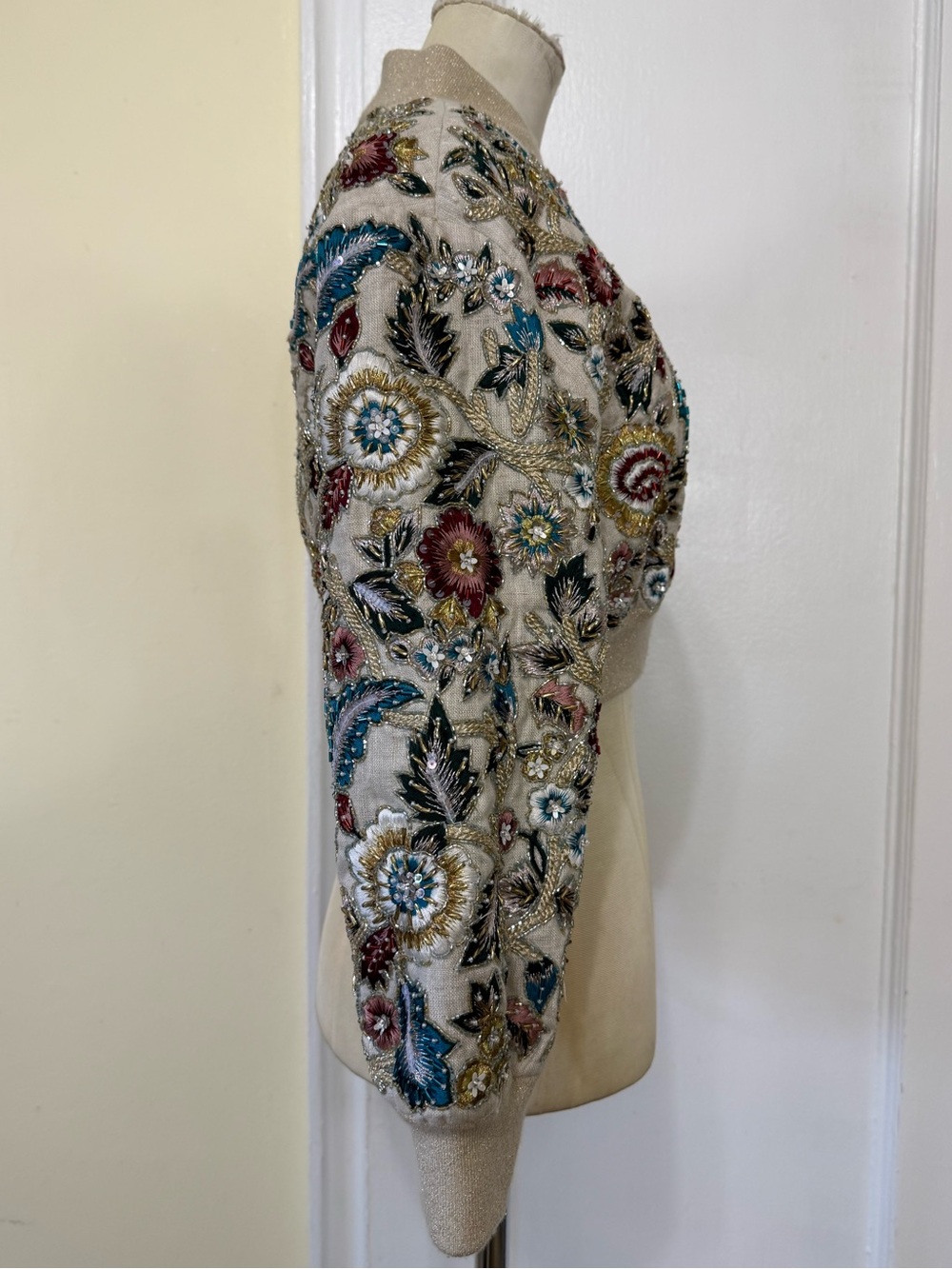 Alice + Olivia
ODIE EMBELLISHED BOMBER - Picture 8 of 16